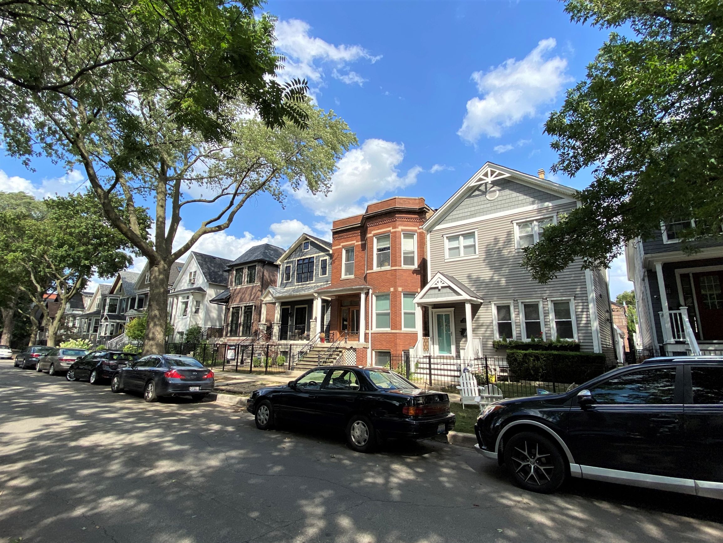 view of homes on a Roscoe Village side street