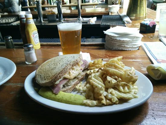sandwich and a beer at Dublin's pub