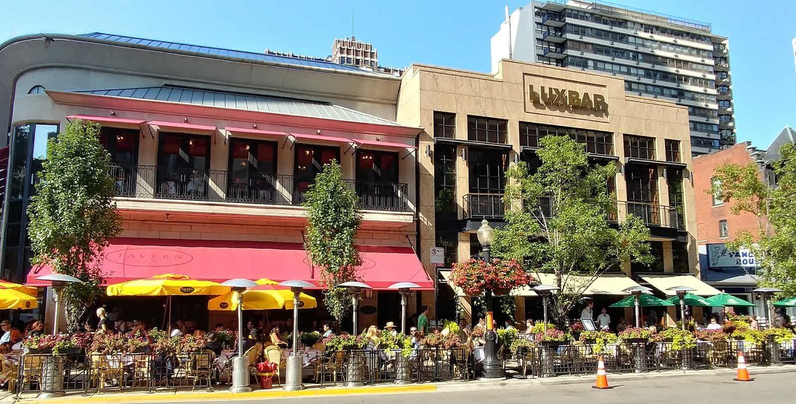 summer sidewalk dining outside of LuxBarr